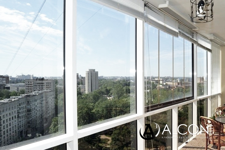 Панорамное остекление балконов в Москве